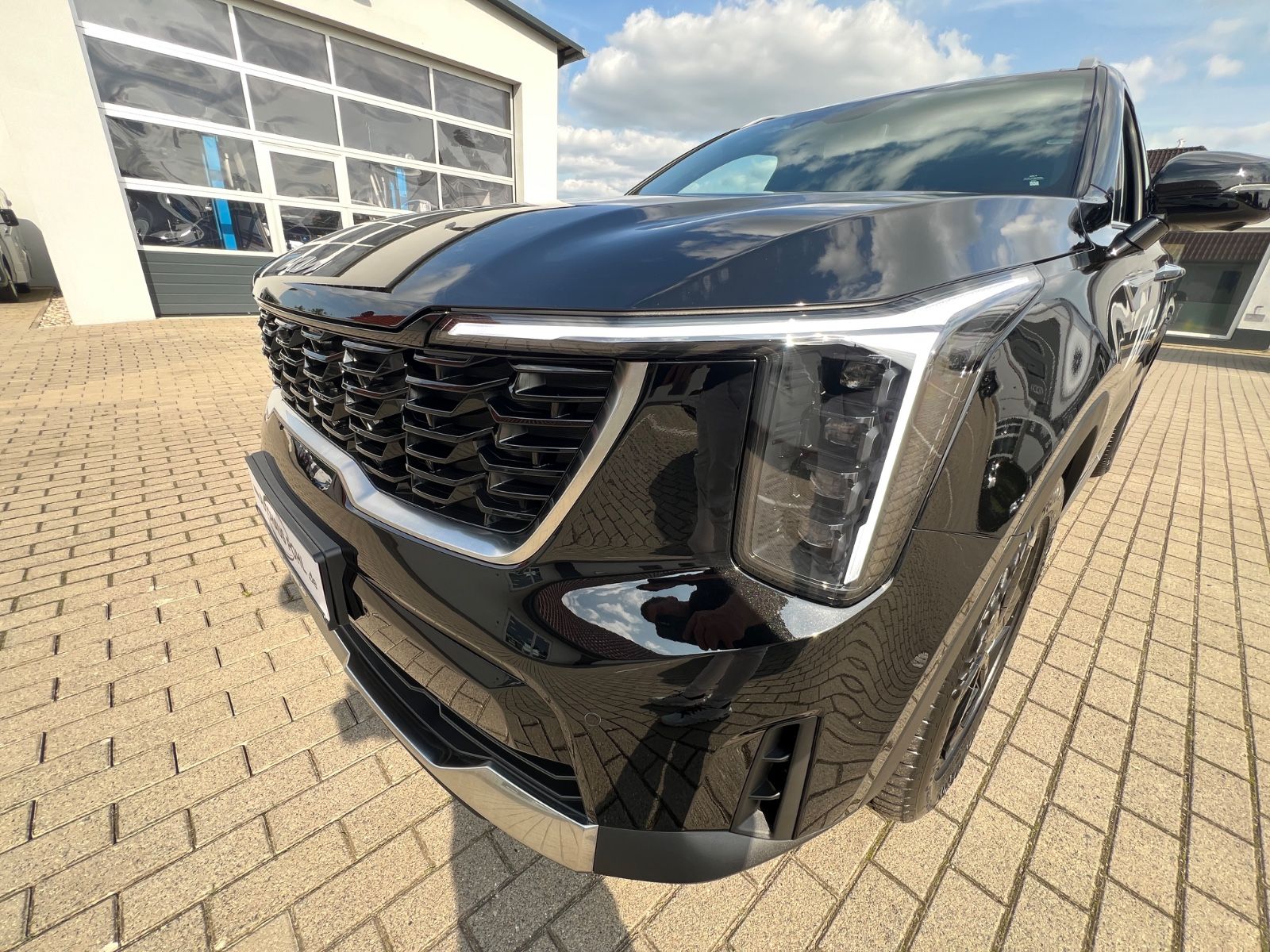 Fahrzeugabbildung Kia SORENTO PE 1.6T PHEV AWD PLAT 7S PAN PREMIUM