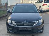 Skoda Octavia Combi Ambition 1.5*AHK*GARANTIE*8-FACH* - Skoda Octavia: Allradantrieb, 1.8