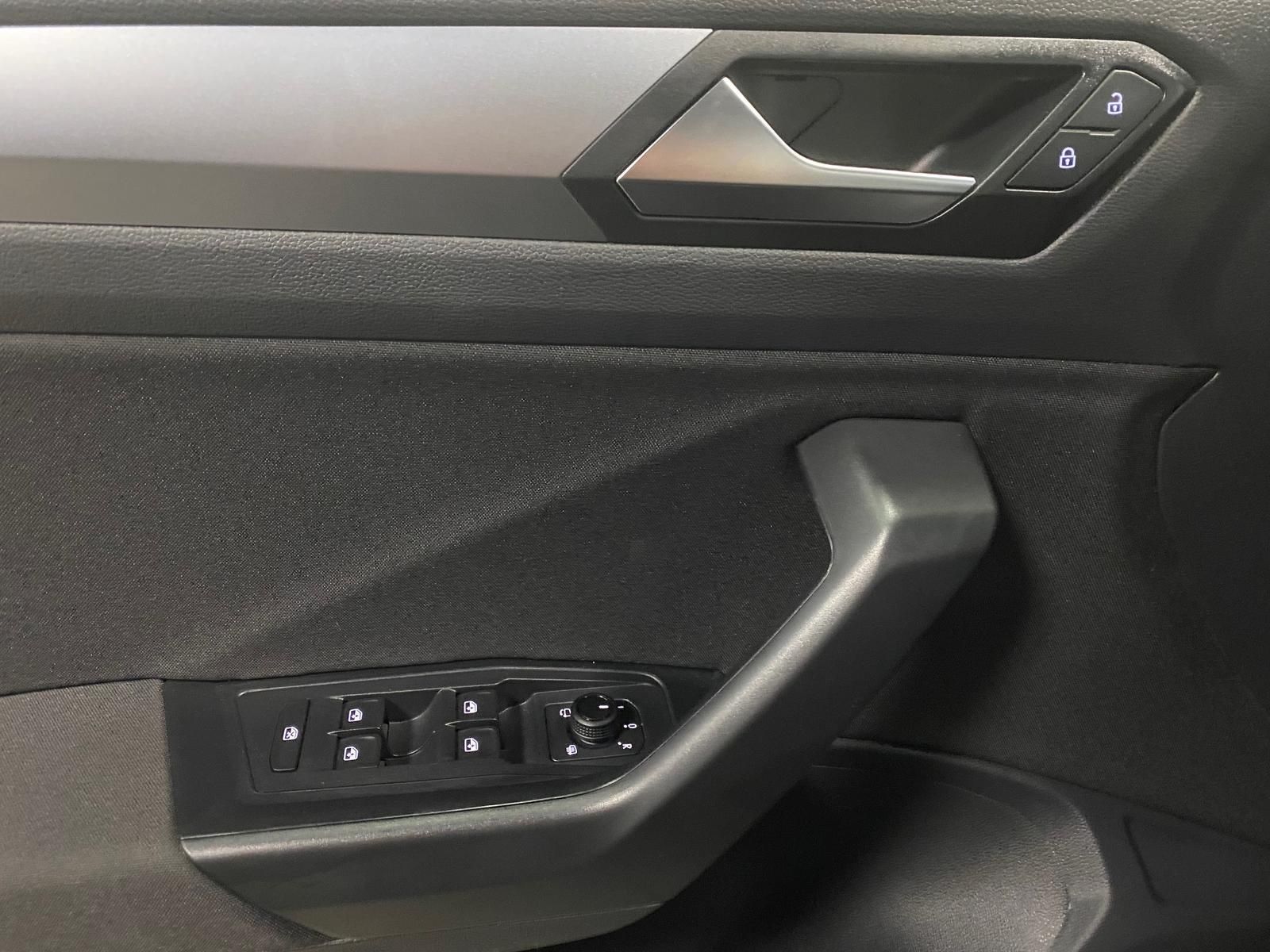 Fahrzeugabbildung Volkswagen T-Roc 1.5 TSI DSG LIFE+ACC+AHK+BHZ Lenkrad+RFK++