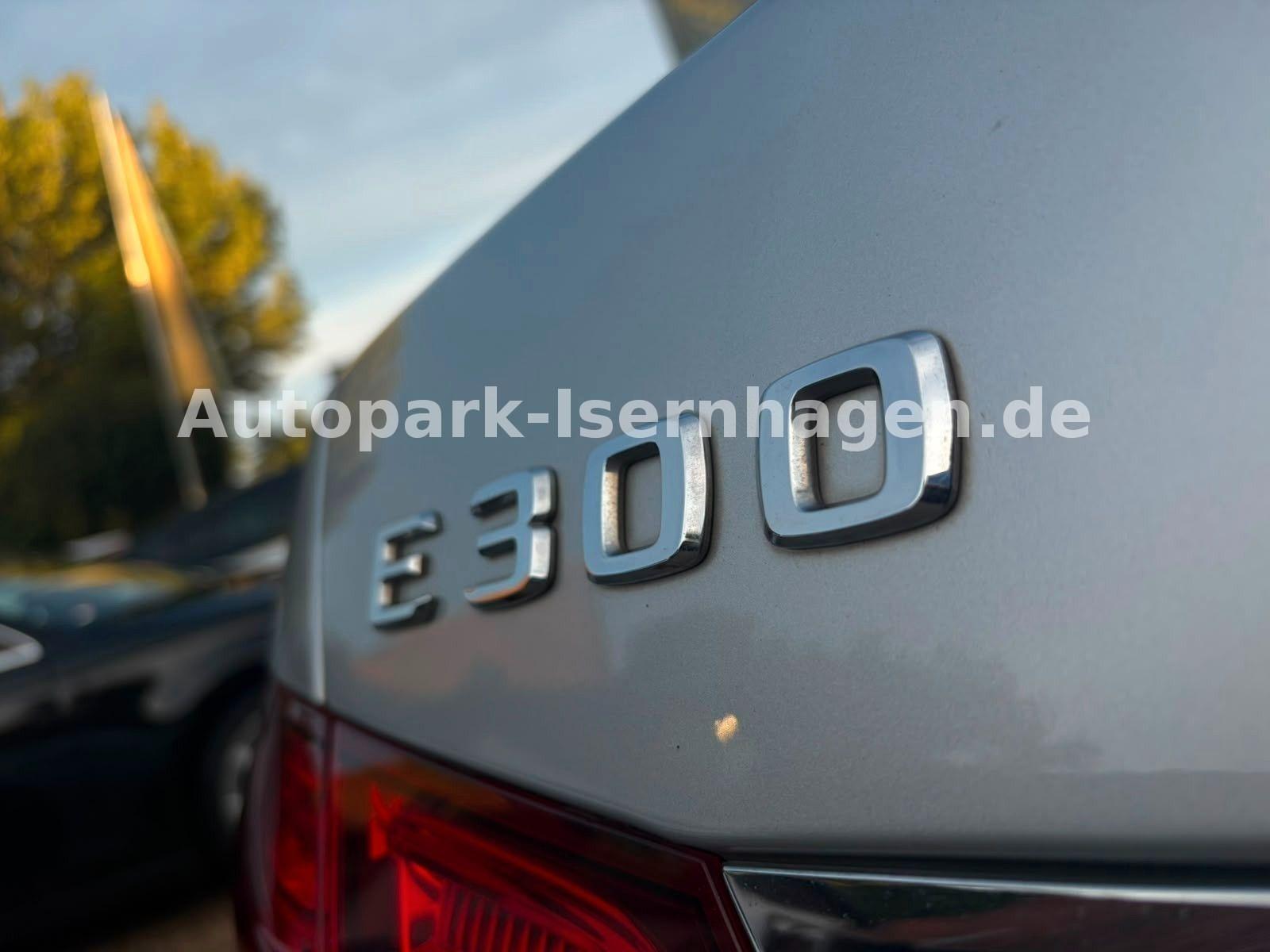 Mercedes-Benz E 300 Elegance*FL*Pano*Leder*4xSZH*Keyless*Xenon