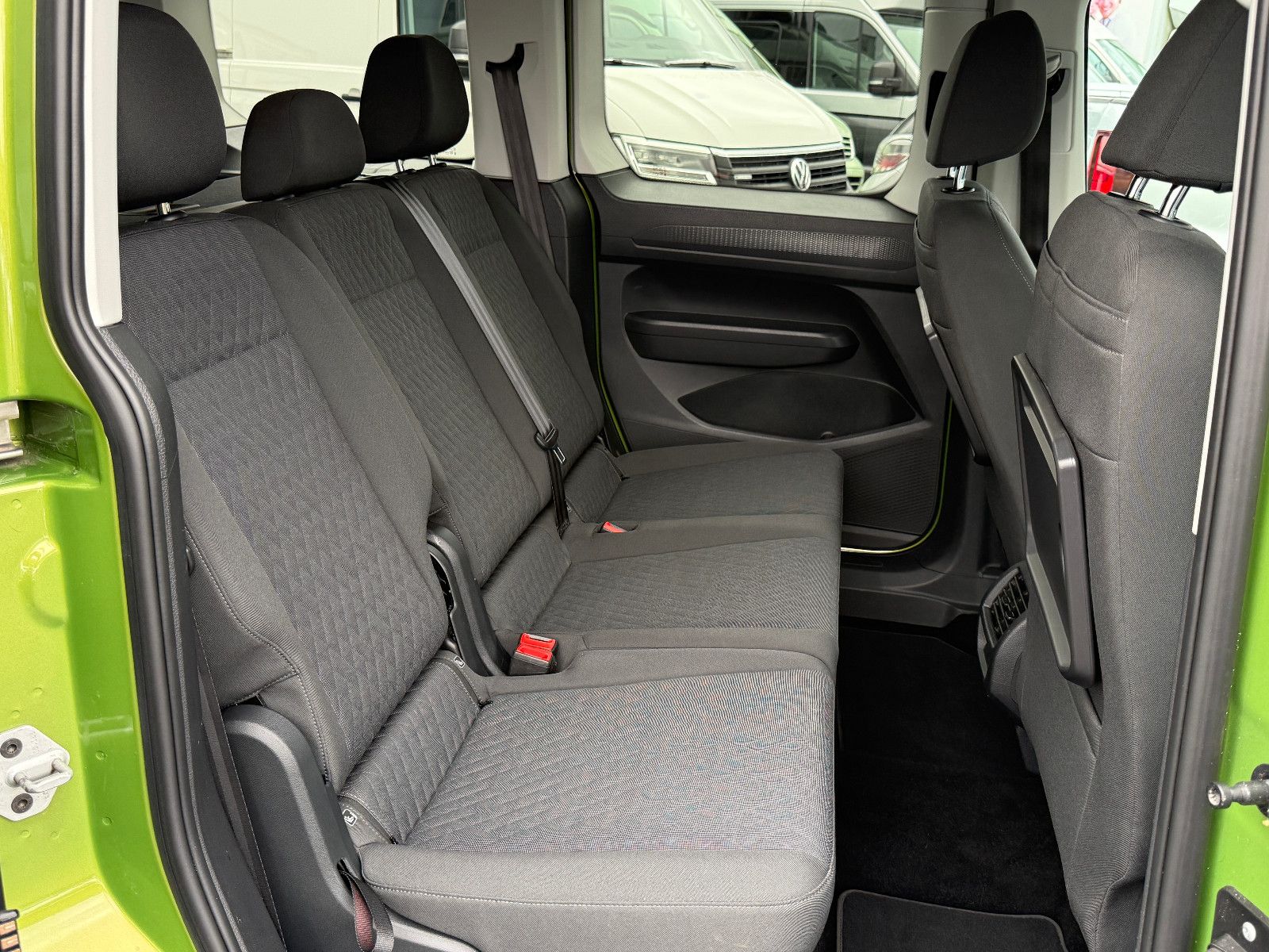 Fahrzeugabbildung Volkswagen Caddy Life 2.0 TDI ACC DAB PDC SHZ Winterpaket