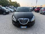 Lancia Delta 1.6 MJT DPF Gold - schwarze Lancia Delta