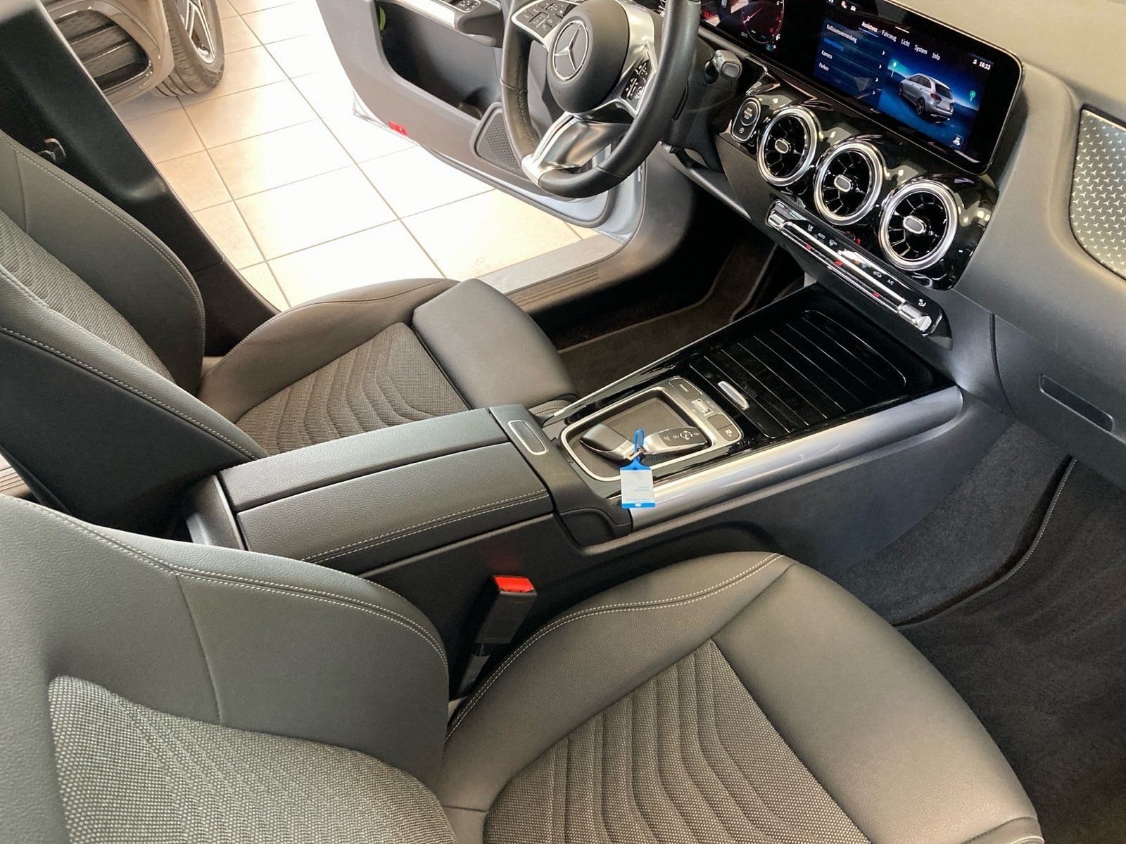 Fahrzeugabbildung Mercedes-Benz B 200 Progressive Line*Night*18"*LED*Kamera*Navi