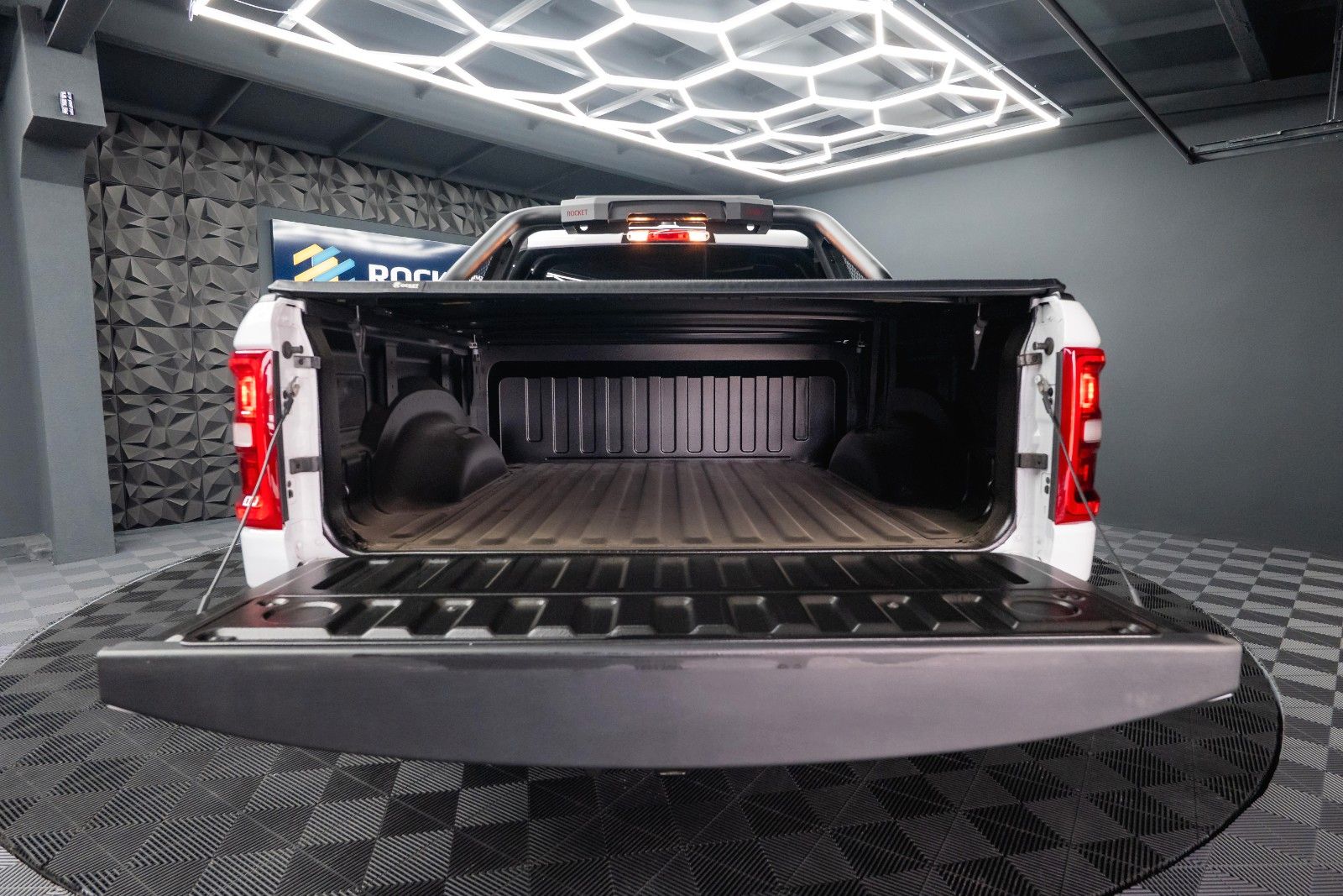 Fahrzeugabbildung Dodge RAM 3.6 V6 MY 25 Offroad Night-Paket ACC LED 19%