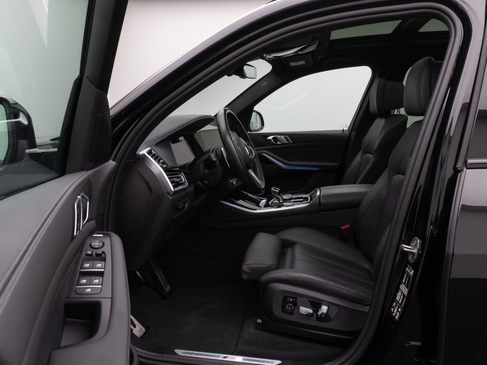 Fahrzeugabbildung BMW X5 xD30d M Sport Panorama 360°Laser HUD DAB HiFi