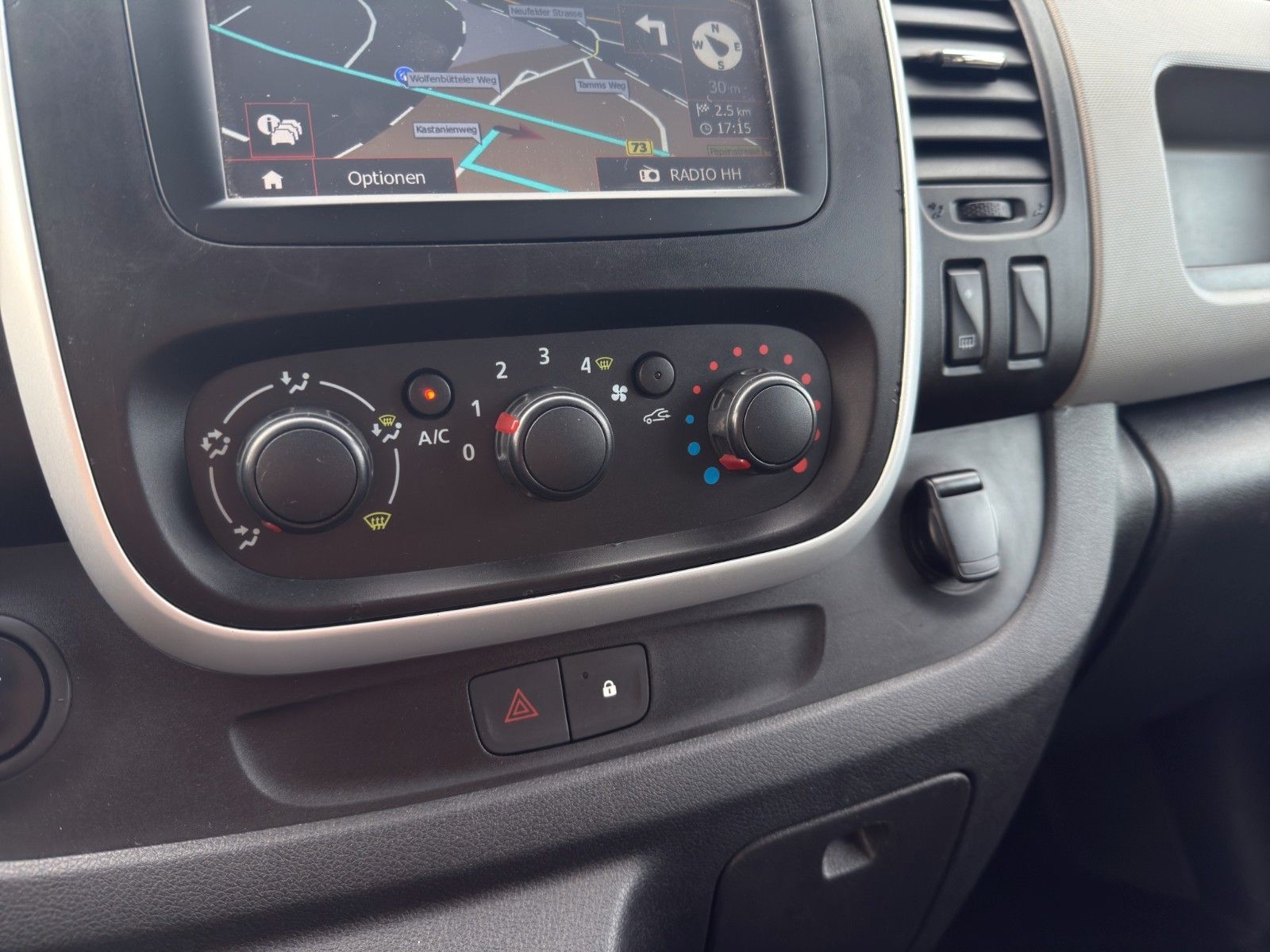 Fahrzeugabbildung Renault Trafic Kasten *3-Sitzer*Werkstattausbau*NAVI