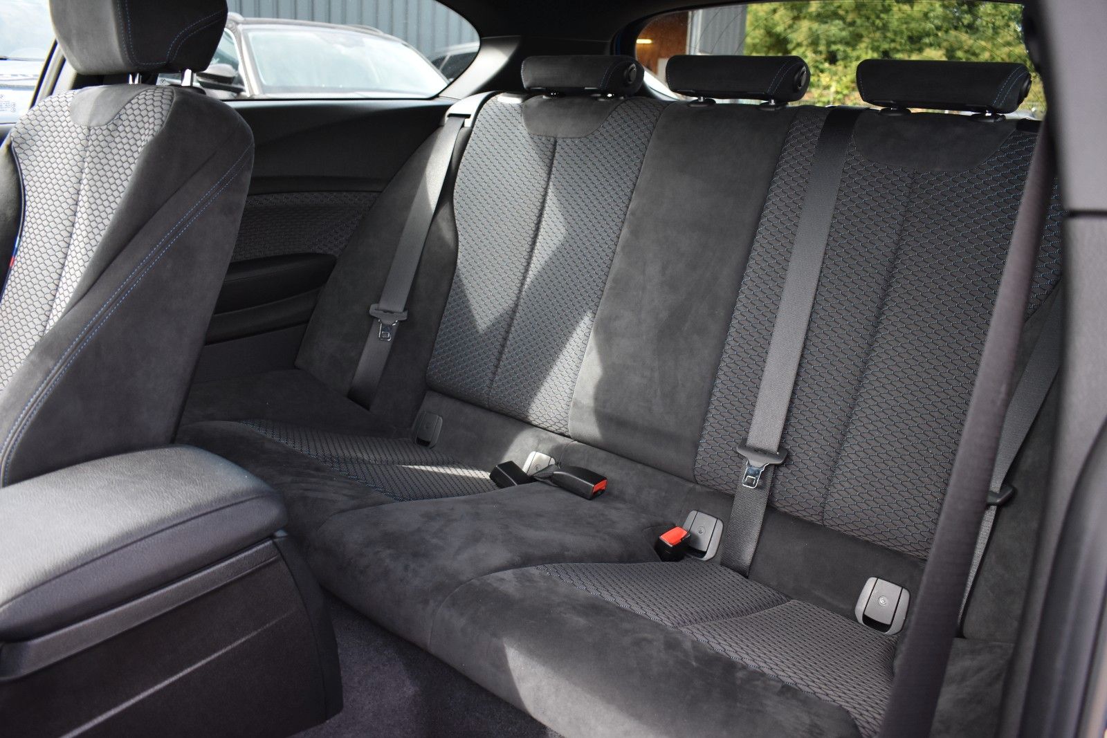 Fahrzeugabbildung BMW BMW M135i xDrive H&K 19 Zoll Navi Prof