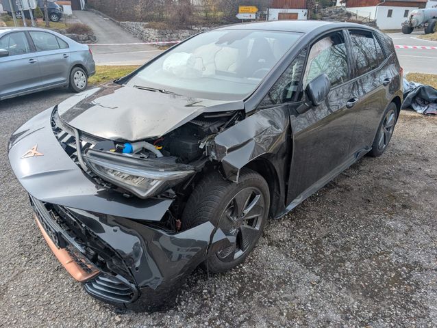 Cupra Born 150 kW Frontschaden