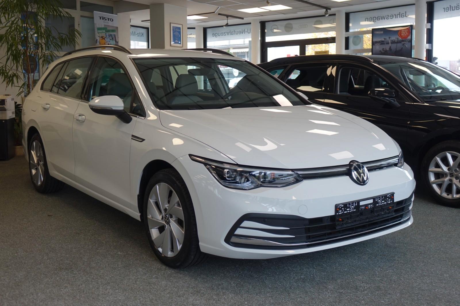 Volkswagen Golf VIII Variant Style 1.5 TSI +AHK+STHZ+ACC+