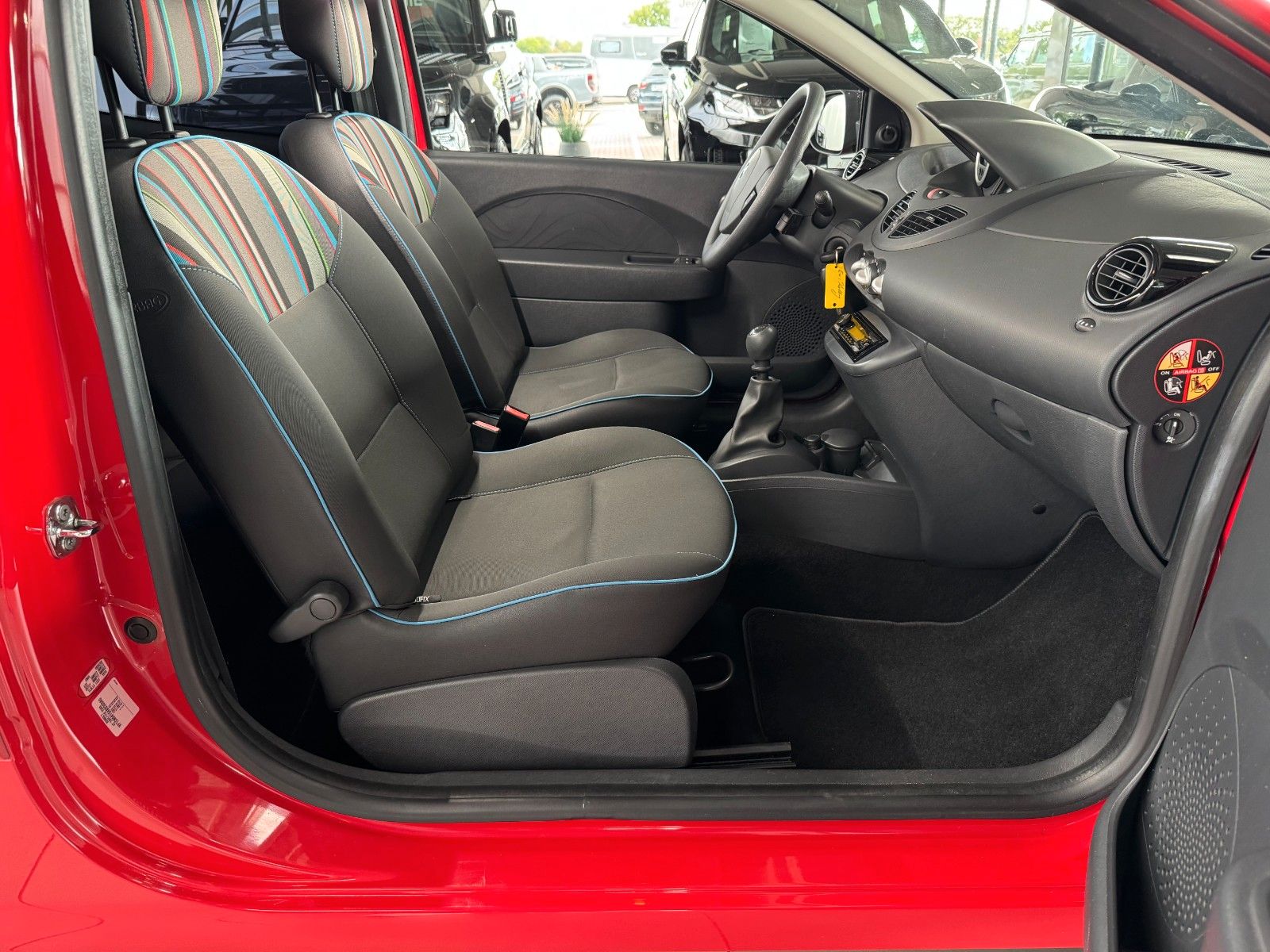 Fahrzeugabbildung Renault Twingo 1.2 Expression "Klima DAB 16"LM Tempomat"