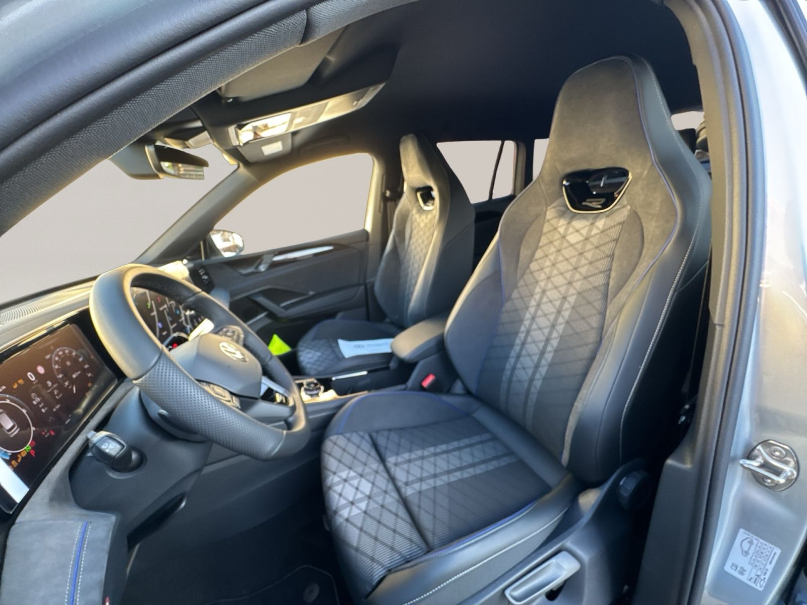 Tiguan R-Line 2.0 TDI 4MOTION, BlackStyle, AHK,