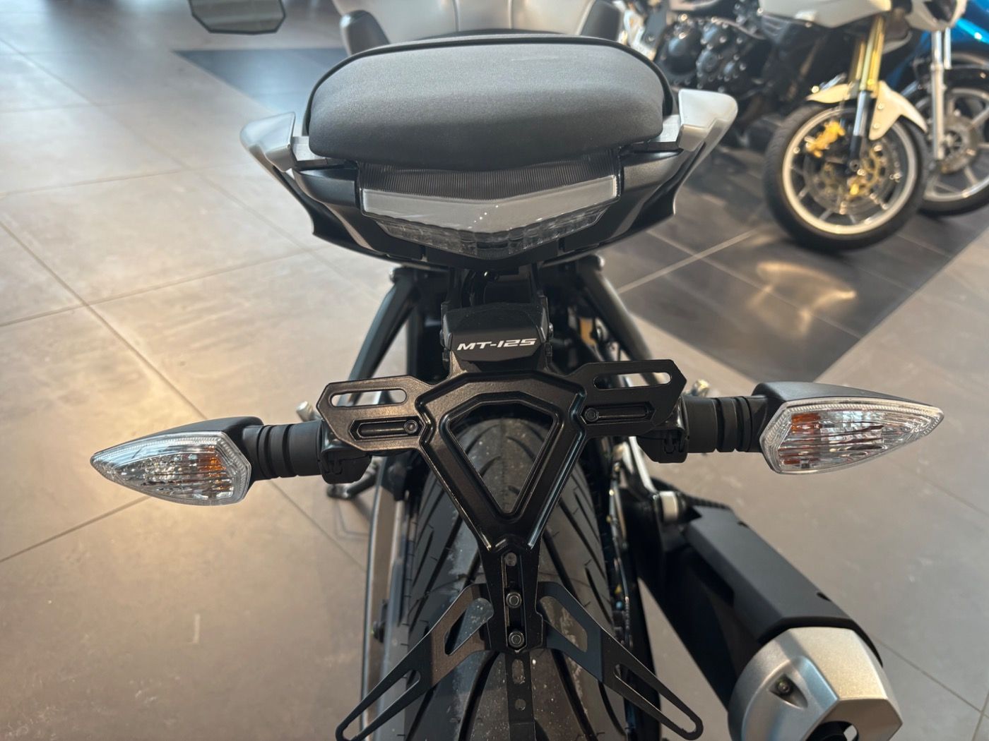 Fahrzeugabbildung Yamaha MT 125 Modell 2025 kurzer Kennzeichenhalter Lenk