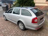 Skoda Octavia Combi Ambiente  2.0TDI PD PDC*Navi - gebrauchte Skoda Octavia aus dem Jahr 2010
