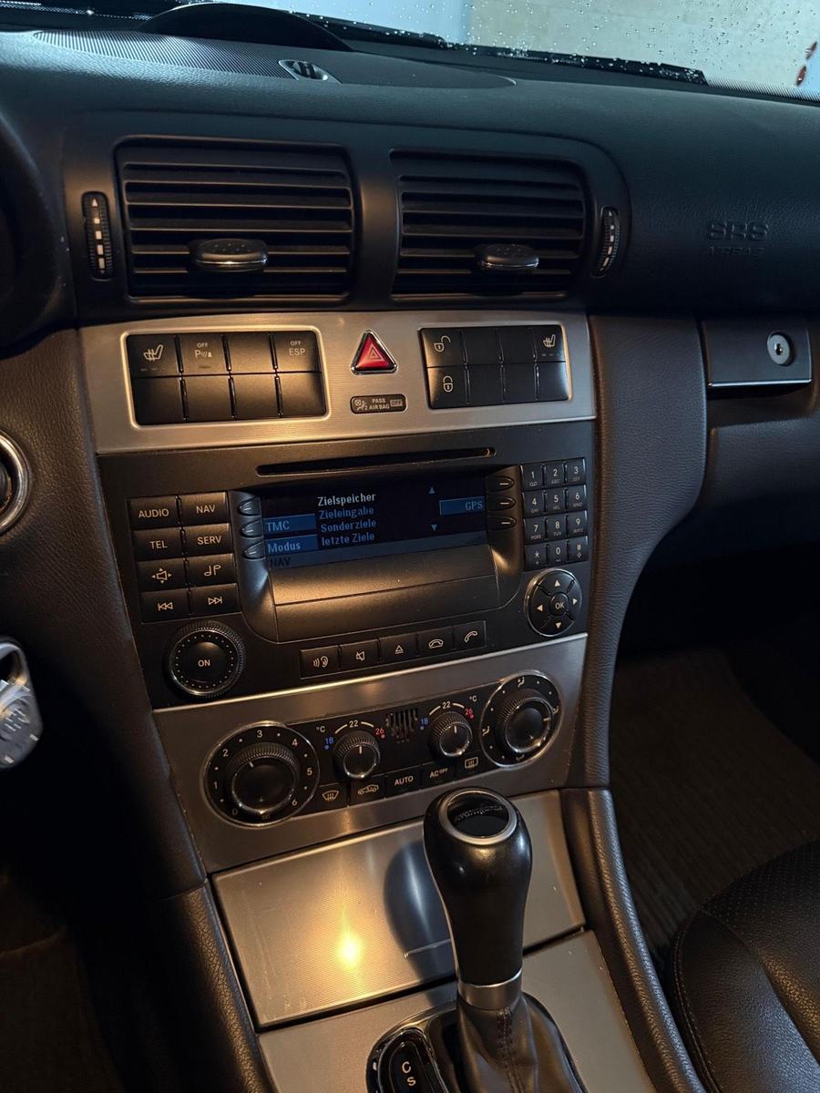 Mercedes-Benz C220 2004 — photo 9