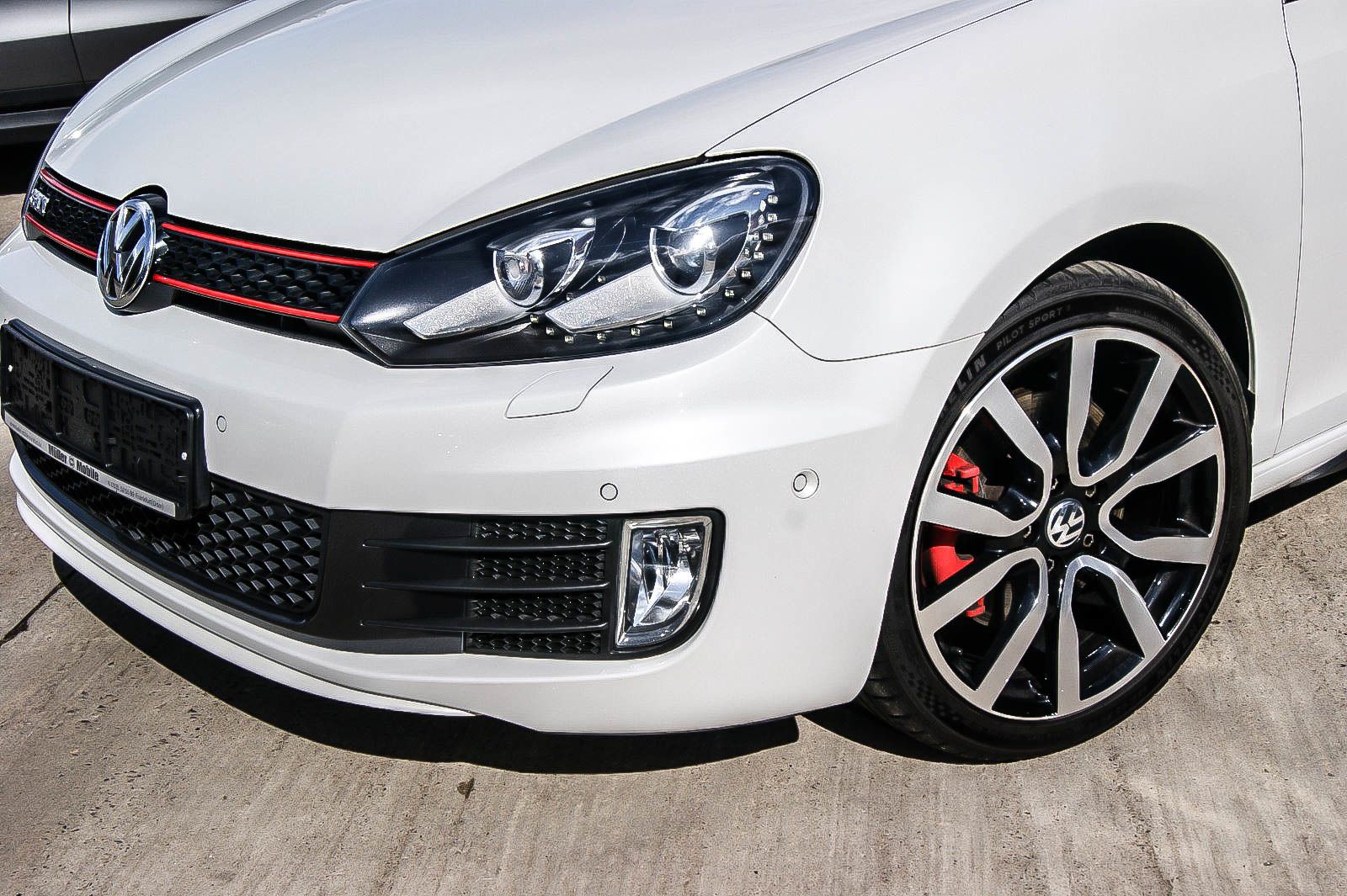 Fahrzeugabbildung Volkswagen Golf VI GTI Cabriolet 20TSI DSG XENON LEDER NAVI