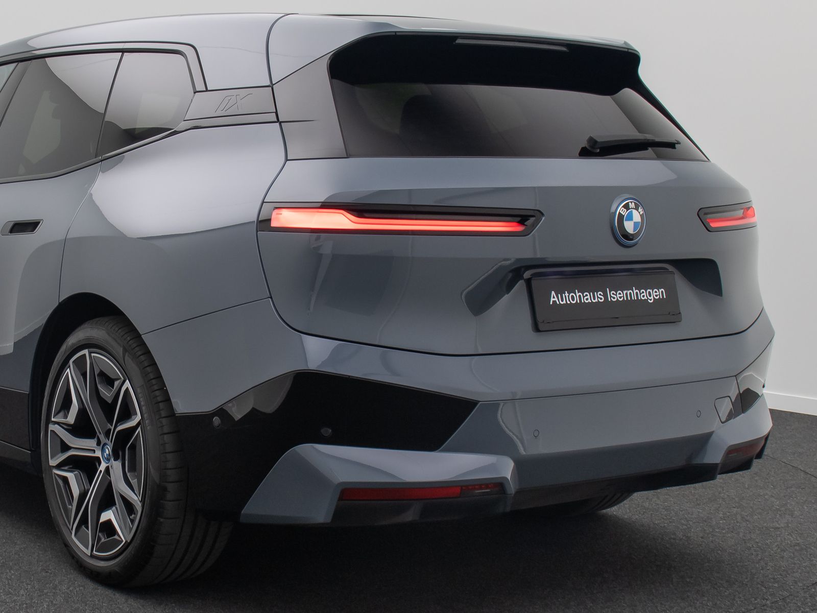 Fahrzeugabbildung BMW iX xD50 360°Laser B&W SoftC SkyLounge DAB 22Zoll