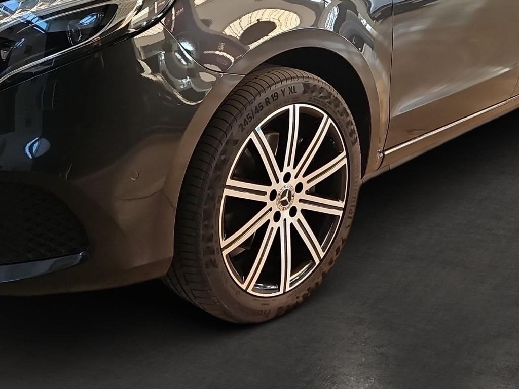 Fahrzeugabbildung Mercedes-Benz V 300 ED lang 7 Sitze Sound 19'' LED AHK 10''MBU