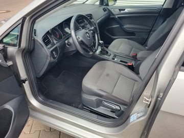 Volkswagen Golf - 10