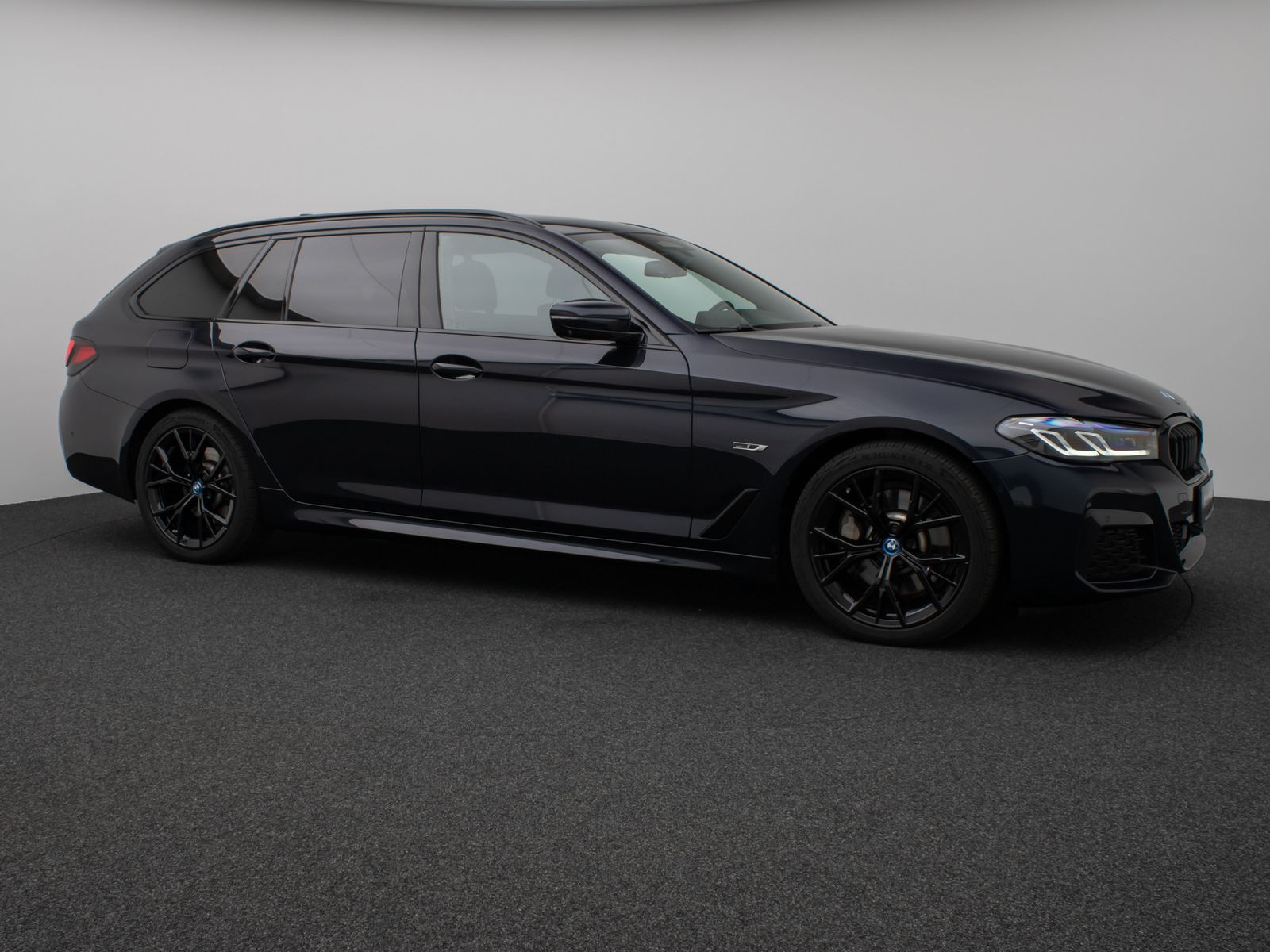 Fahrzeugabbildung BMW 530e xD M Sport Panorama Laser 360°HUD DAB H/K