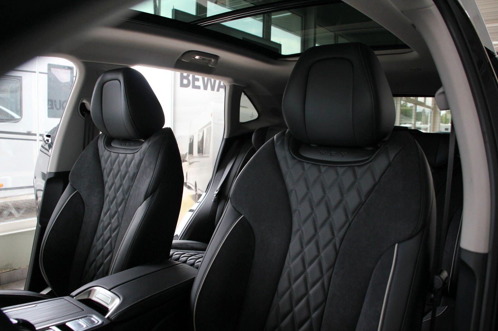 Fahrzeugabbildung GWM WEY03 LUXURY 4WD PHEV Pano, Sitzk., Winter