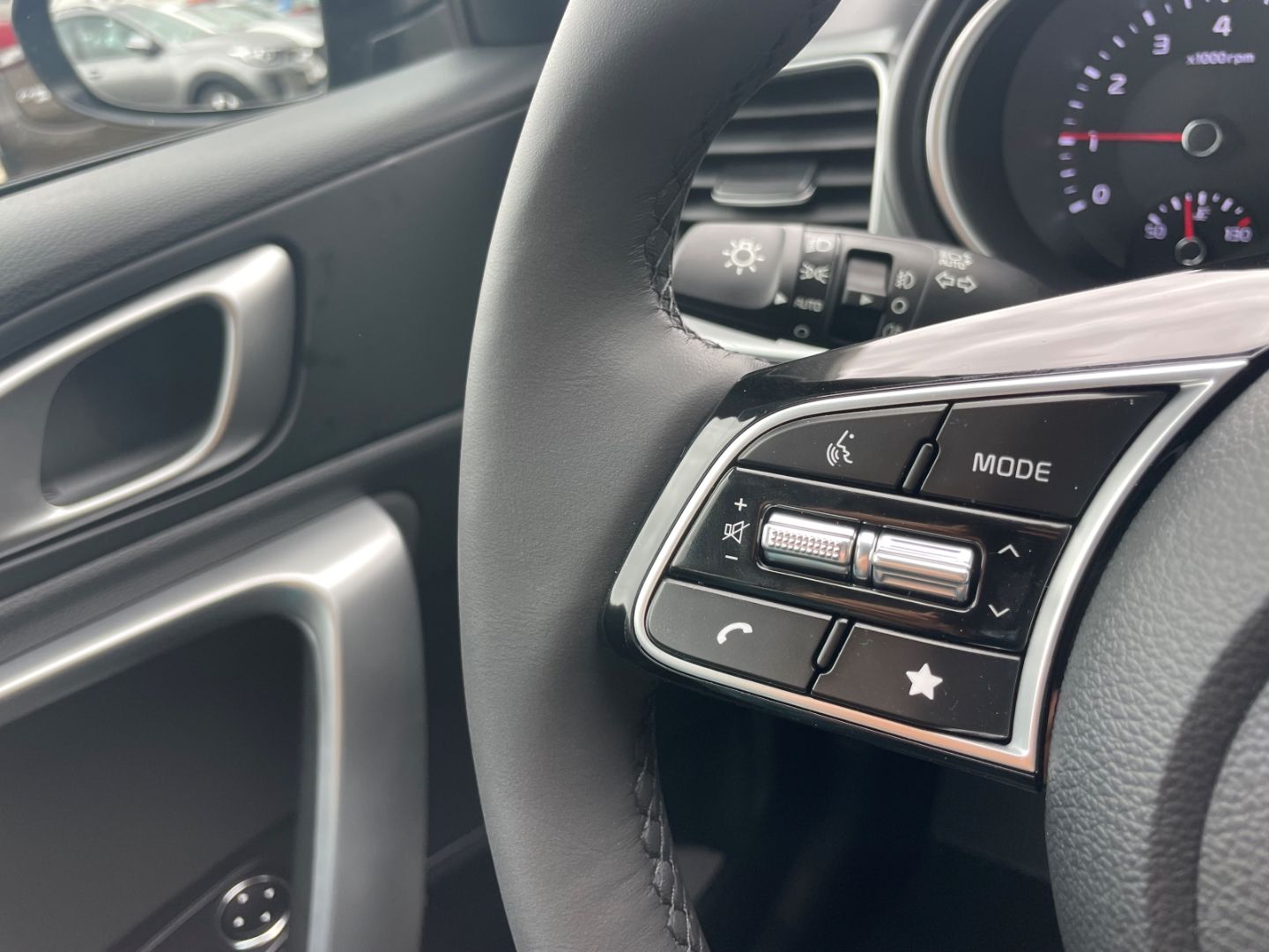 Fahrzeugabbildung Kia Ceed_sw Kamera Verkehrszeichenerk Klima Tempomat