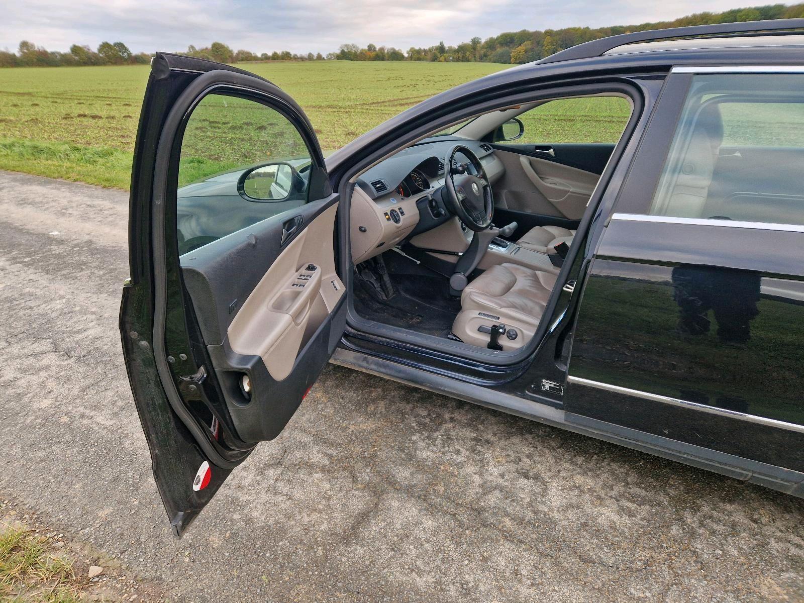 Volkswagen Passat 2009 — interior