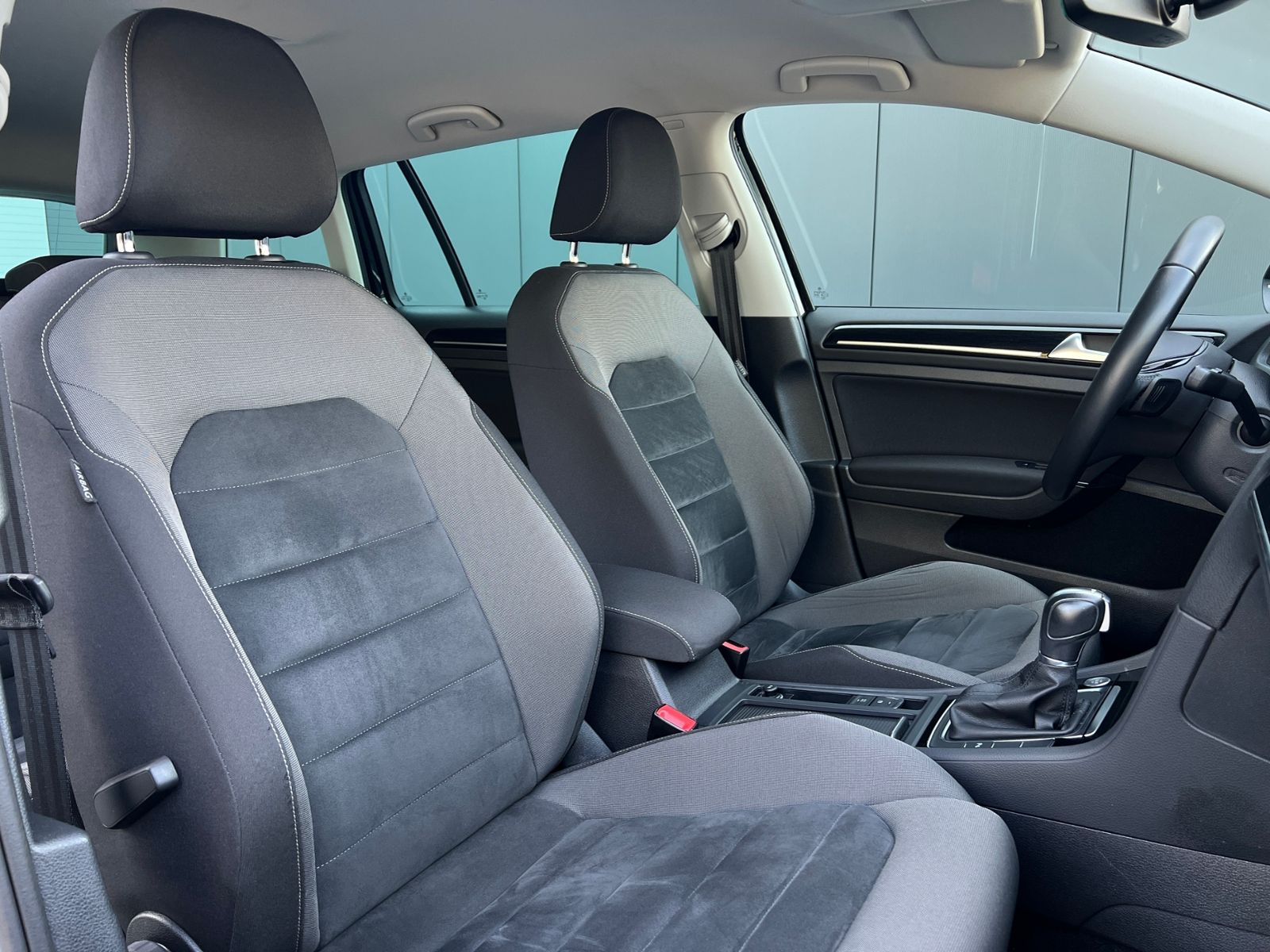 Fahrzeugabbildung Volkswagen Golf VII Variant Highline 1.4 TSI DSG *AHK, Navi