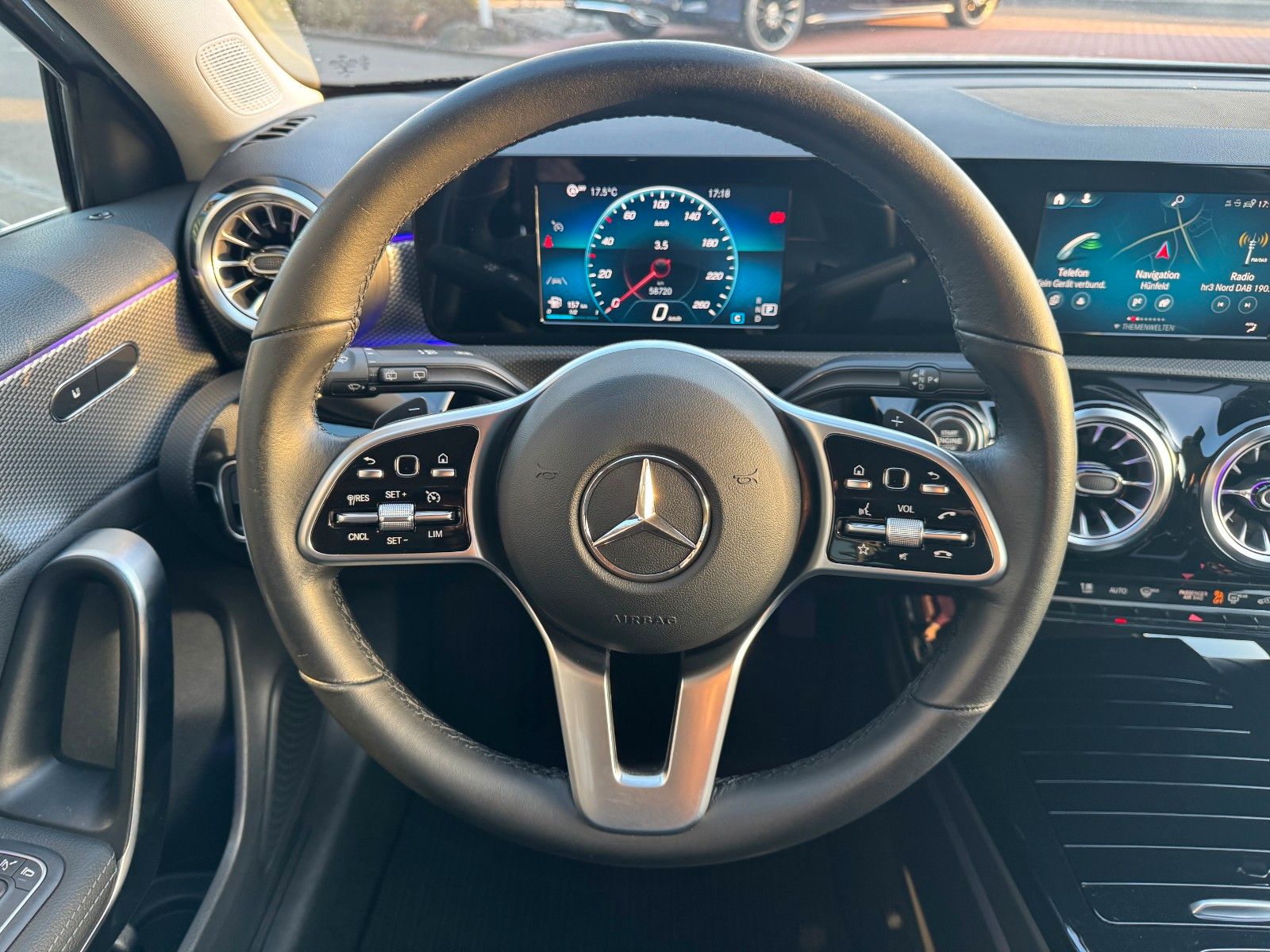 Fahrzeugabbildung Mercedes-Benz A 180 Progressive+LED+Ambiente+RFK+TotW