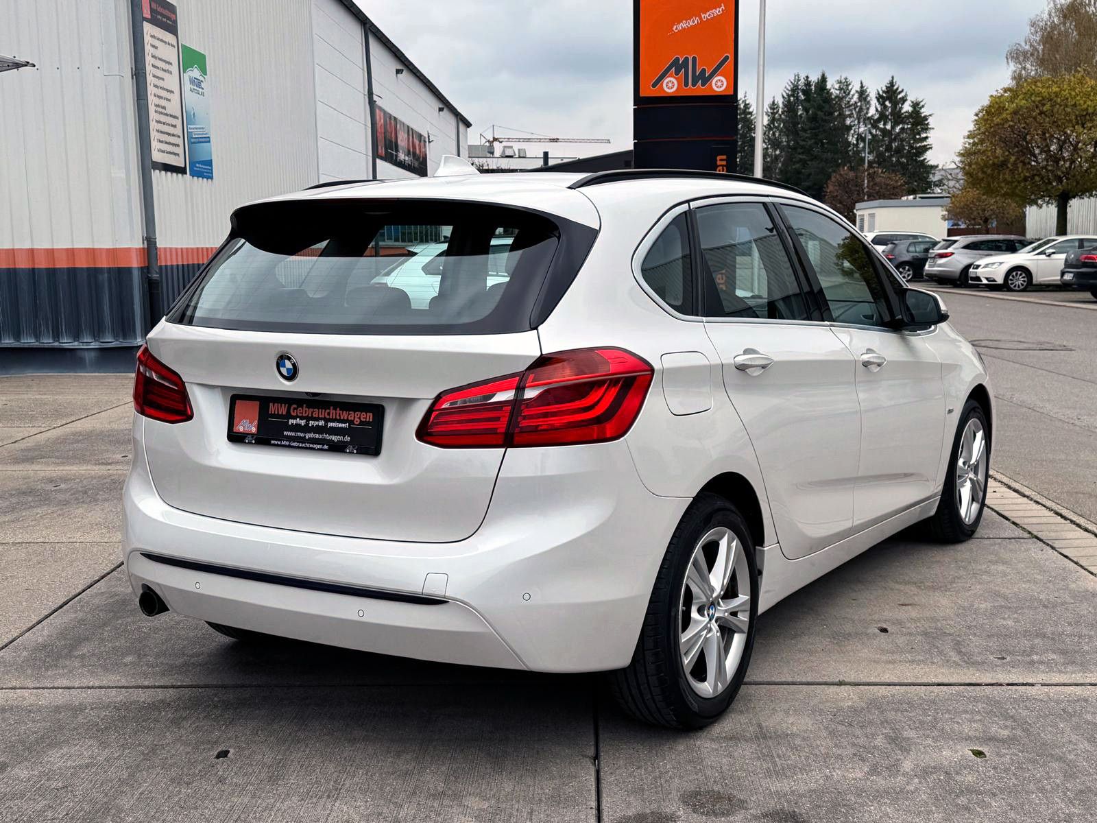 Fahrzeugabbildung BMW 218i Active Tourer Aut. Sport-Line LED KAM PANO