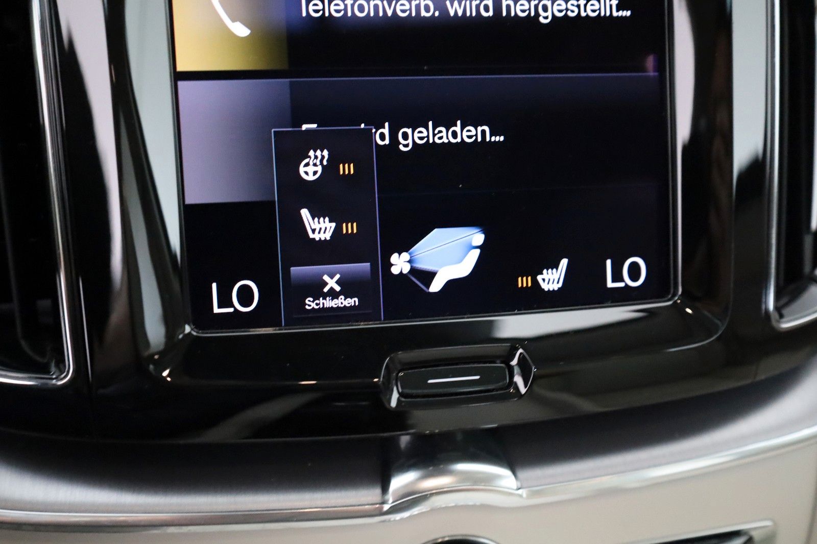 Fahrzeugabbildung Volvo XC60 Momentum Pro,Leder,Navi,LED,SH,Pano.,AHK+WR