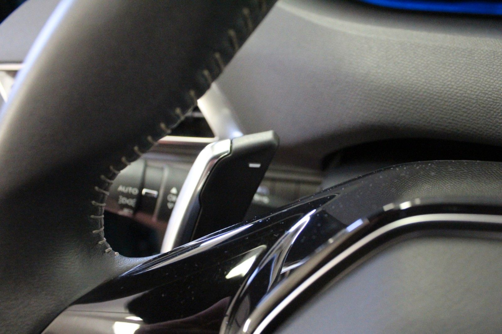 Fahrzeugabbildung Peugeot 3008 Plug-In Hybrid 225 e-EAT8 Allure Pack