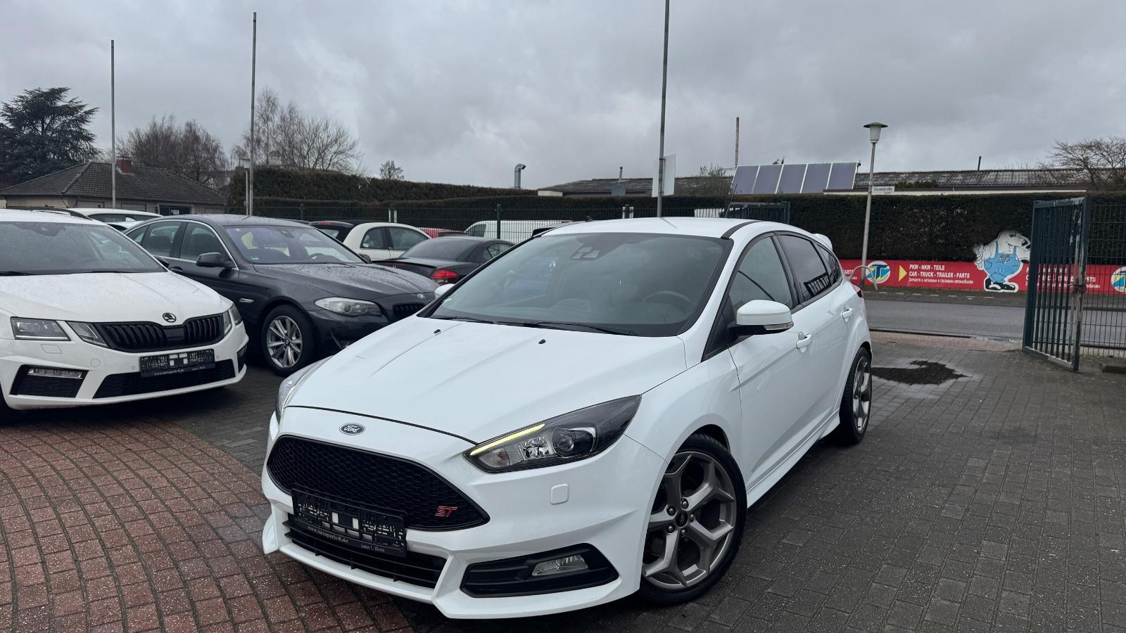 Ford Focus 2.0 Lim. ST-LINE | KAMERA | 250PS | SPORT