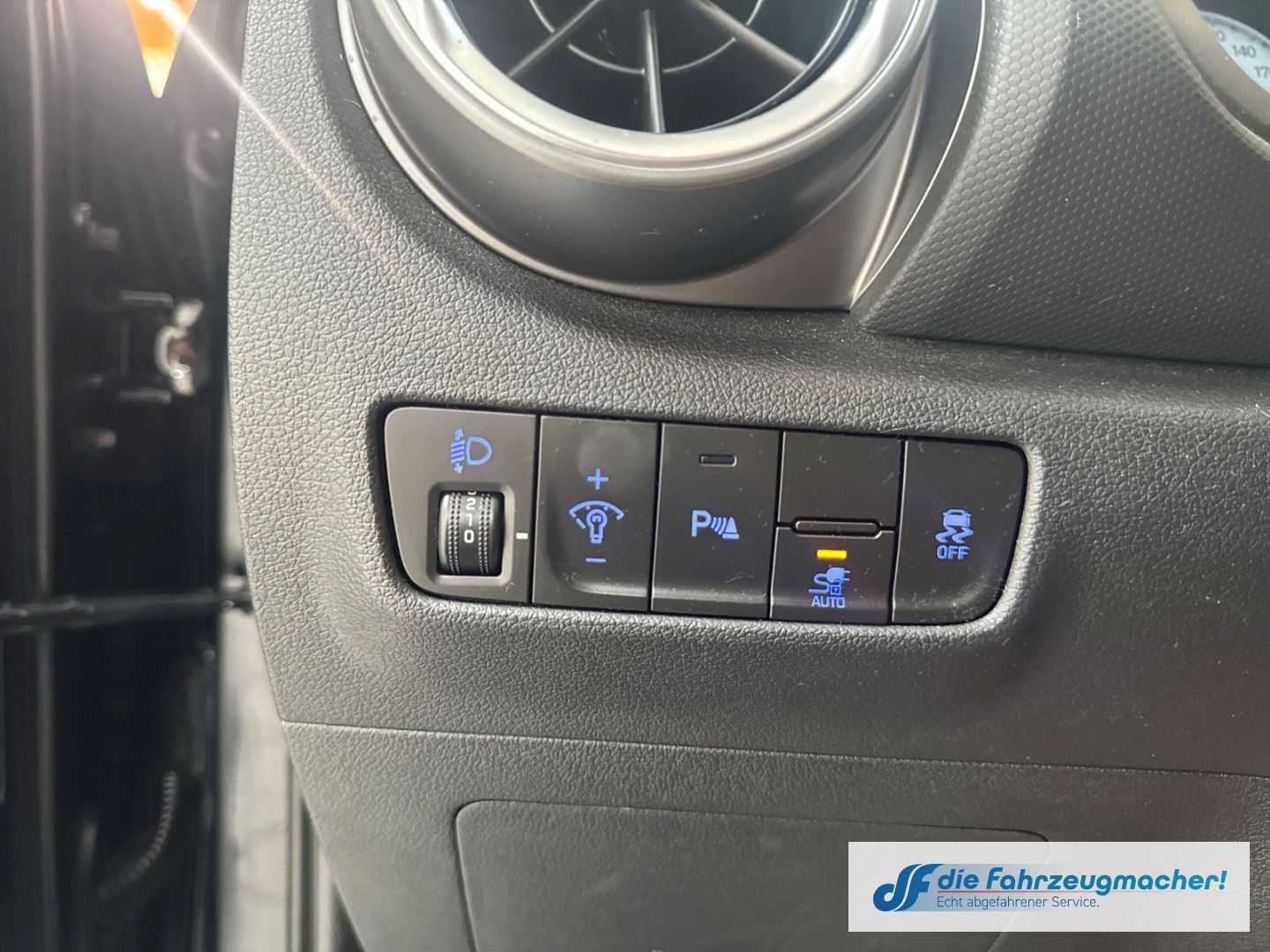 Fahrzeugabbildung Hyundai KONA Trend Elektro 2WD Navi Soundsystem LED ACC