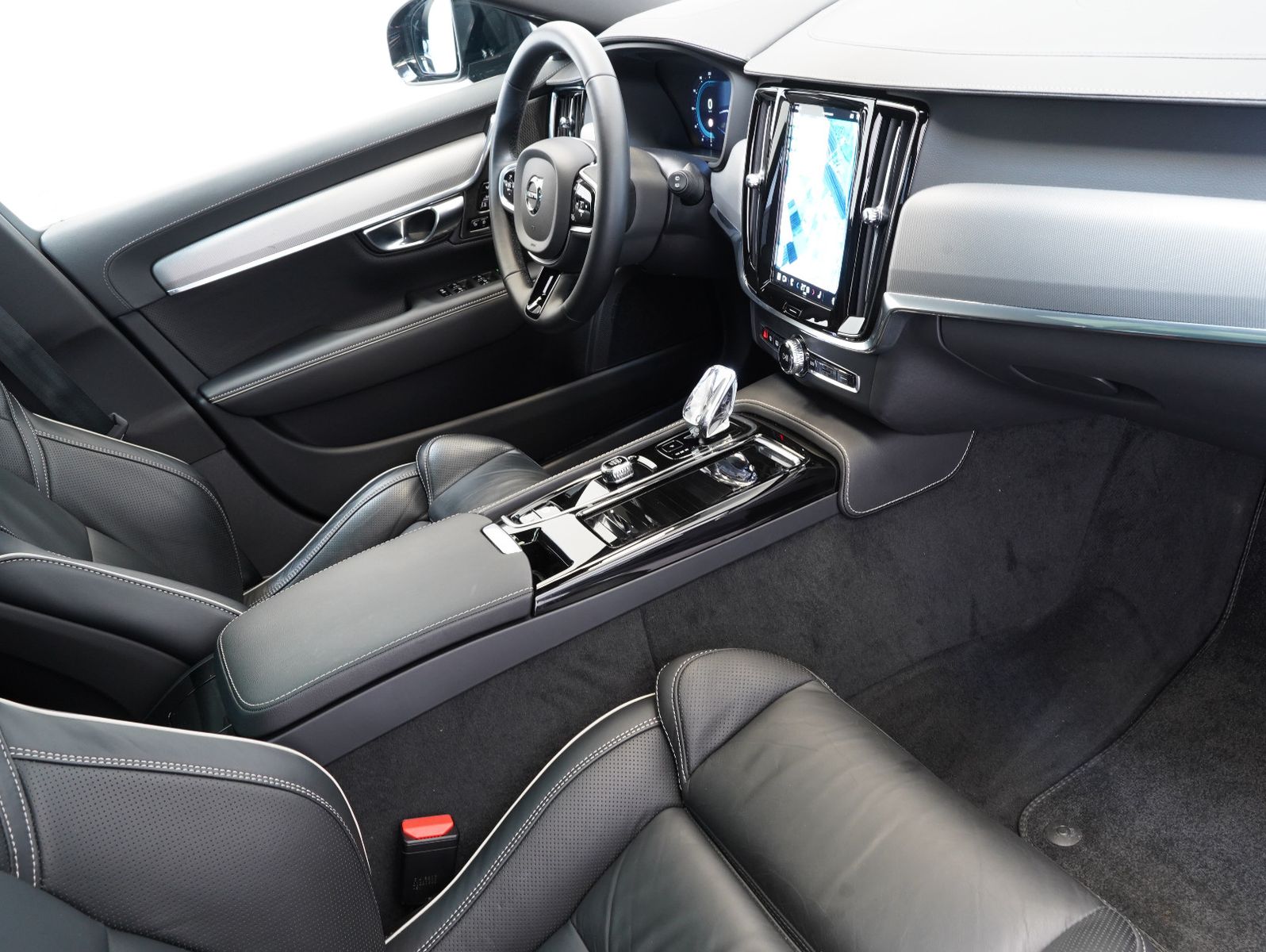 Fahrzeugabbildung Volvo V90 T6 AWD Recharge Plug-In Plus Dark
