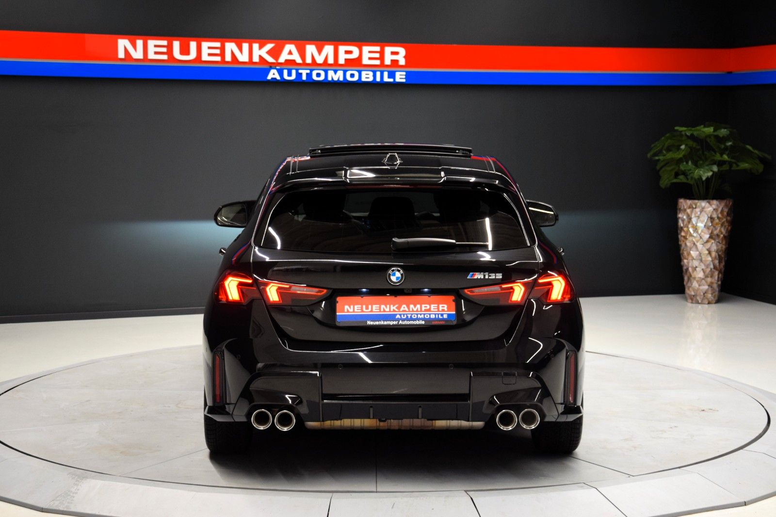 Fahrzeugabbildung BMW M135 i xDrive Pano HuD ACC AHK h/k Memory Kamera