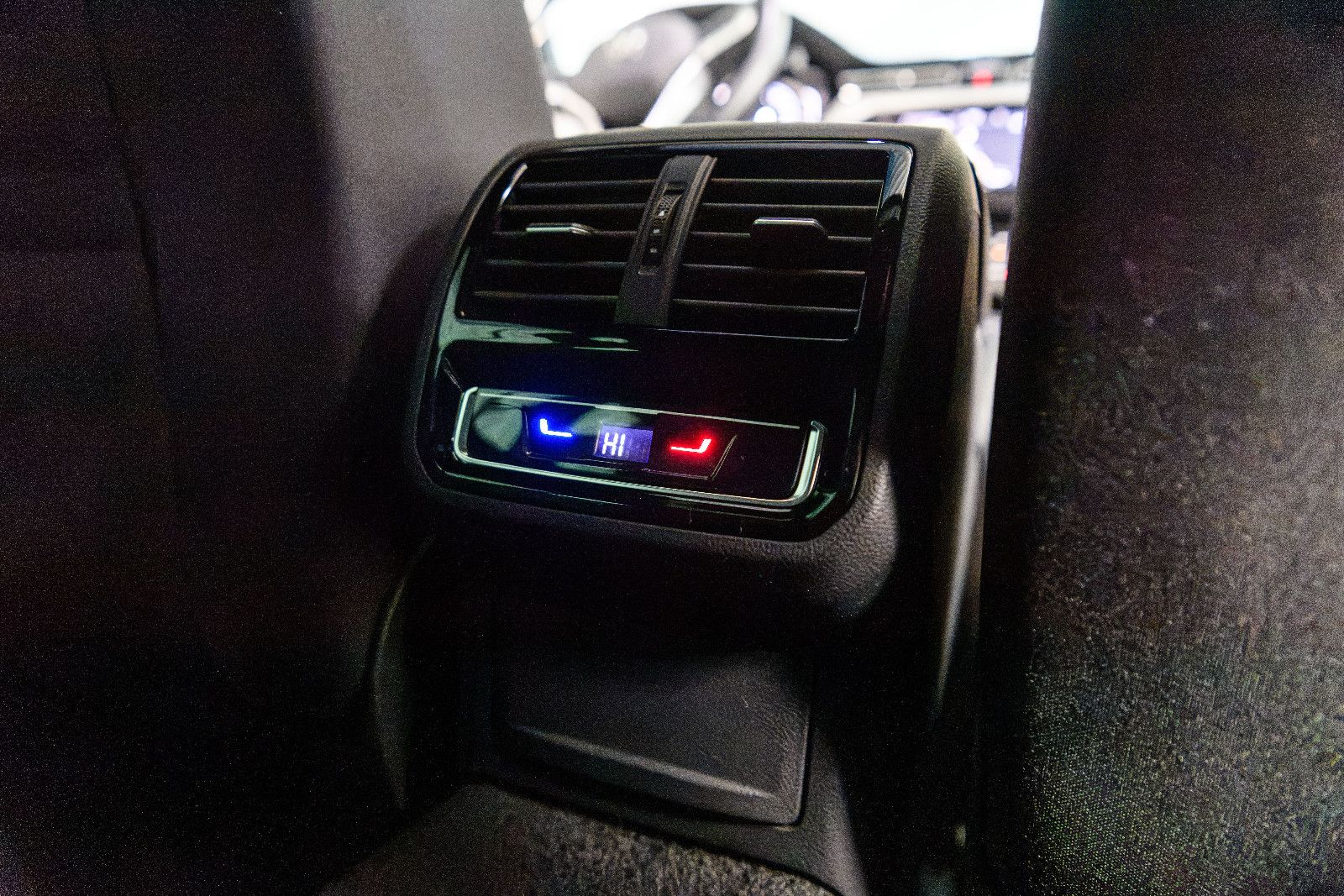 Fahrzeugabbildung Volkswagen Passat Business 2.0 TDI +Massage +Pano *Kamera