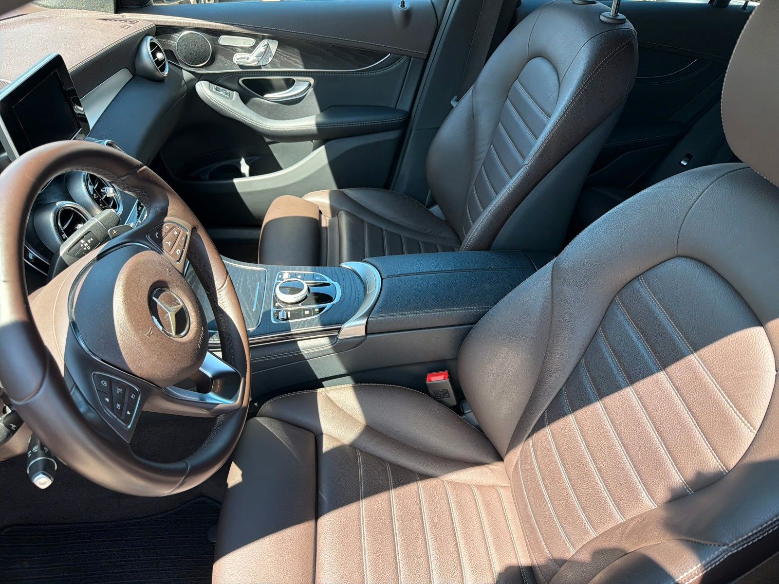 Fahrzeugabbildung Mercedes-Benz GLC 250 d 4Matic Exclusive AHK schwenkbar