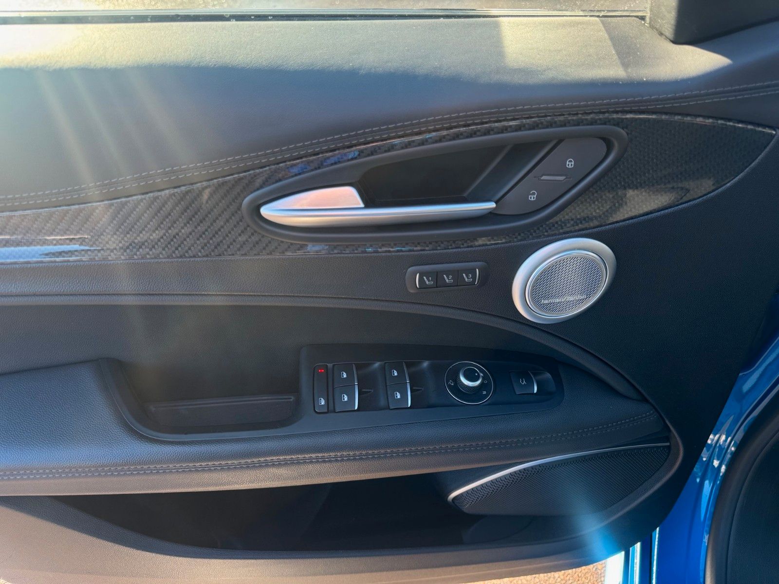 Fahrzeugabbildung Alfa Romeo Stelvio Veloce Glasdach Memory Alcantara Navi