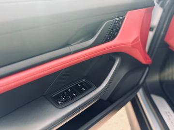 2020 Porsche TAYCAN 缩略图 18