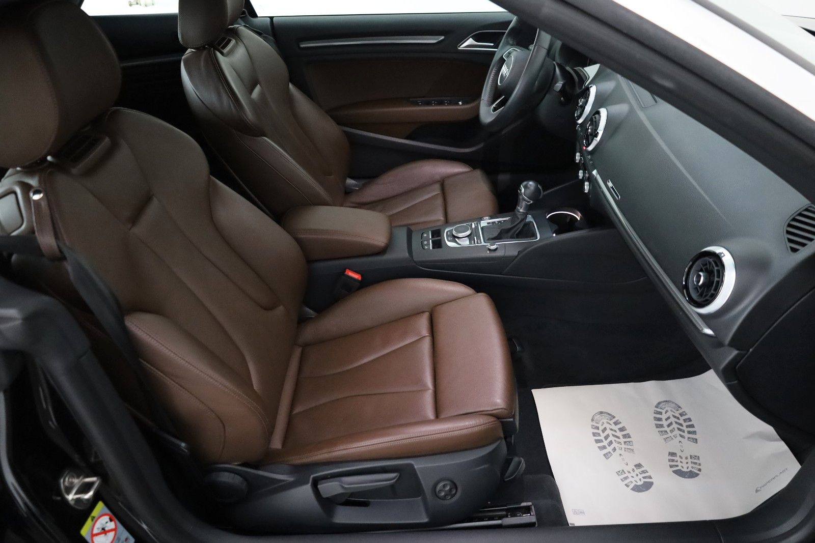 Fahrzeugabbildung Audi A3 35TFSI design Leder,Navi,LED,SH,Massage,SR+WR