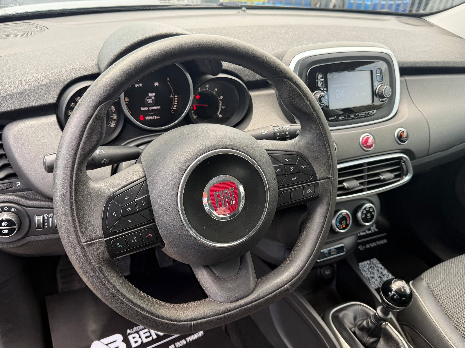 Fahrzeugabbildung Fiat 500X Cross/ UConnect / Fahrassistenz/Design-Kit