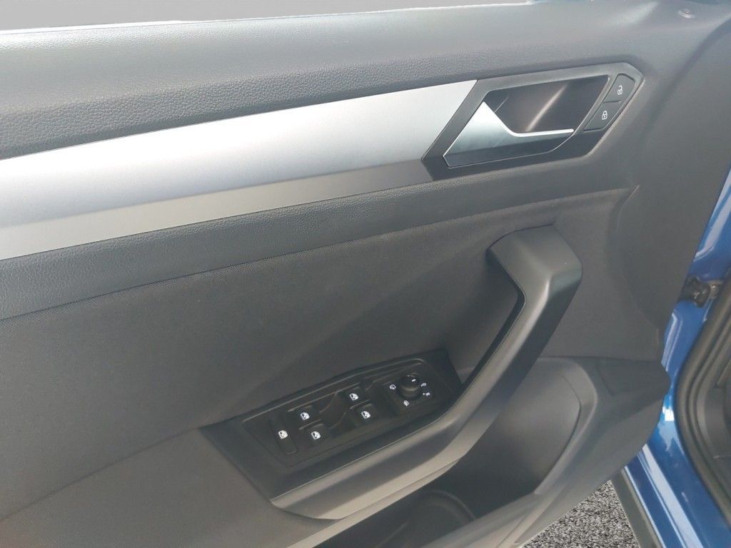 Fahrzeugabbildung Volkswagen T-Roc 1.5 TSI DSG Life AHZV Anschlußgarantie
