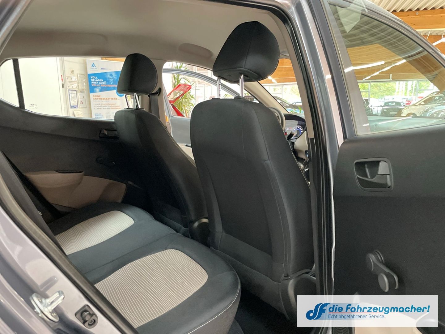 Fahrzeugabbildung Hyundai i10 Classic 1.0 Klima teilb.Rücksb AUX MP3 met.