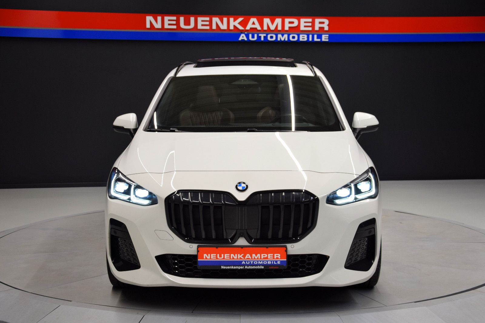 Fahrzeugabbildung BMW 218i Active Tourer HuD Pano Memory Harman Kardon