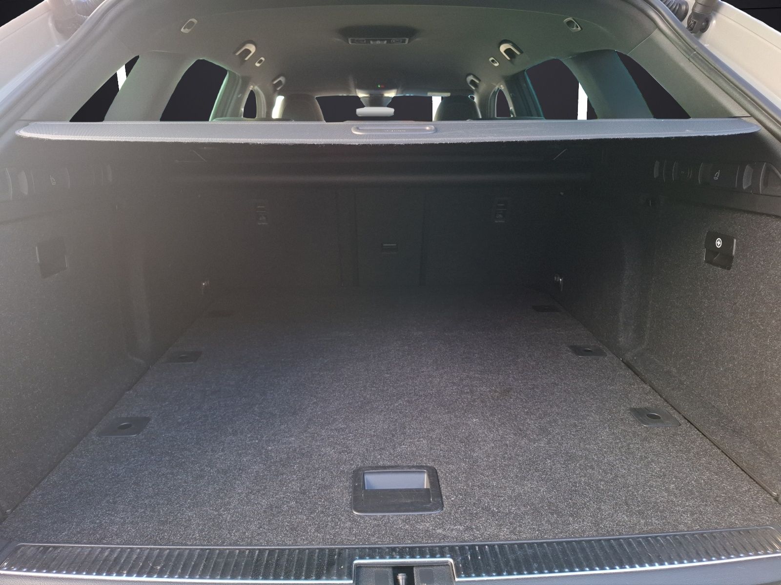 Fahrzeugabbildung SKODA Superb Combi TDI Sportline DSG Matrix Navi AID A