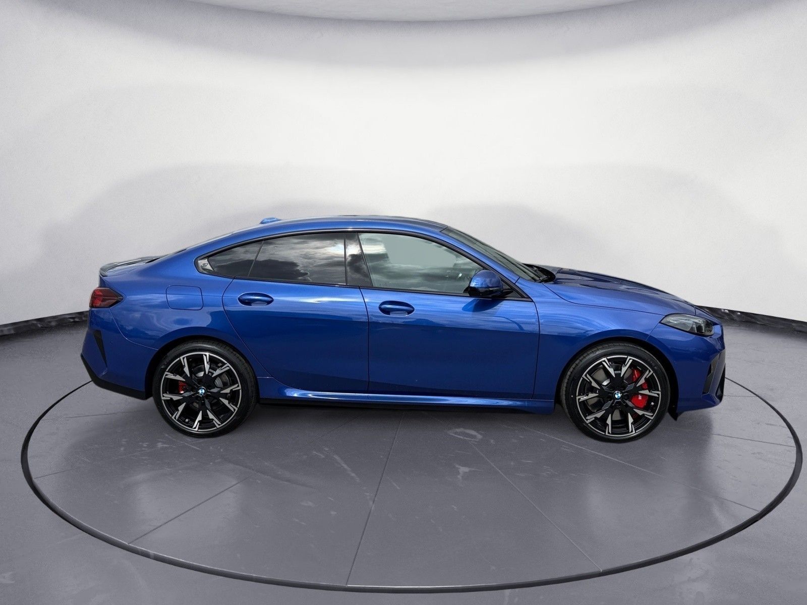 BMW 223 Gran Coupé - Bild 7