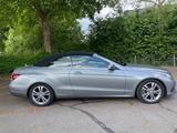 Mercedes-Benz E 200 - - graue Mercedes-Benz E 200