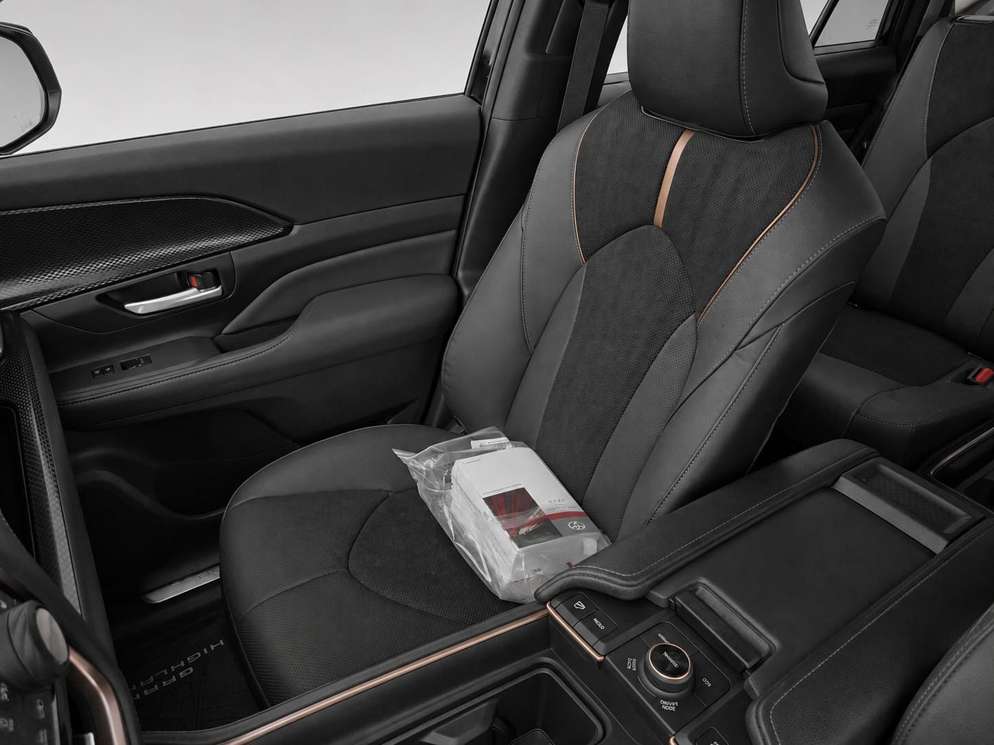 Fahrzeugabbildung Toyota GRAND Platinum Max T1: 68.000 EURO Stock !!!