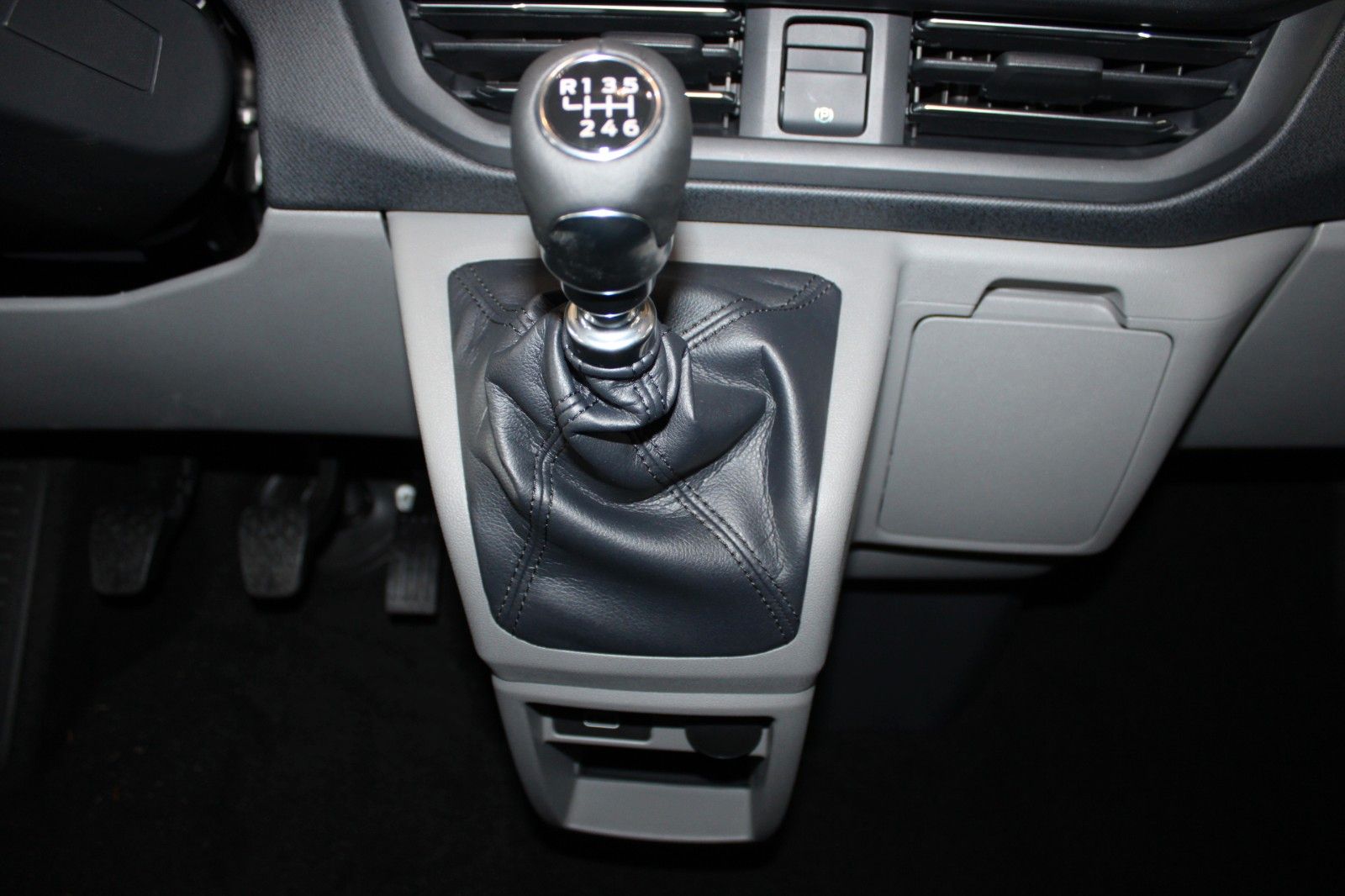 Fahrzeugabbildung Ford Tourneo Custom L1 TREND 8-Sitze LED NAVI CAM uvm