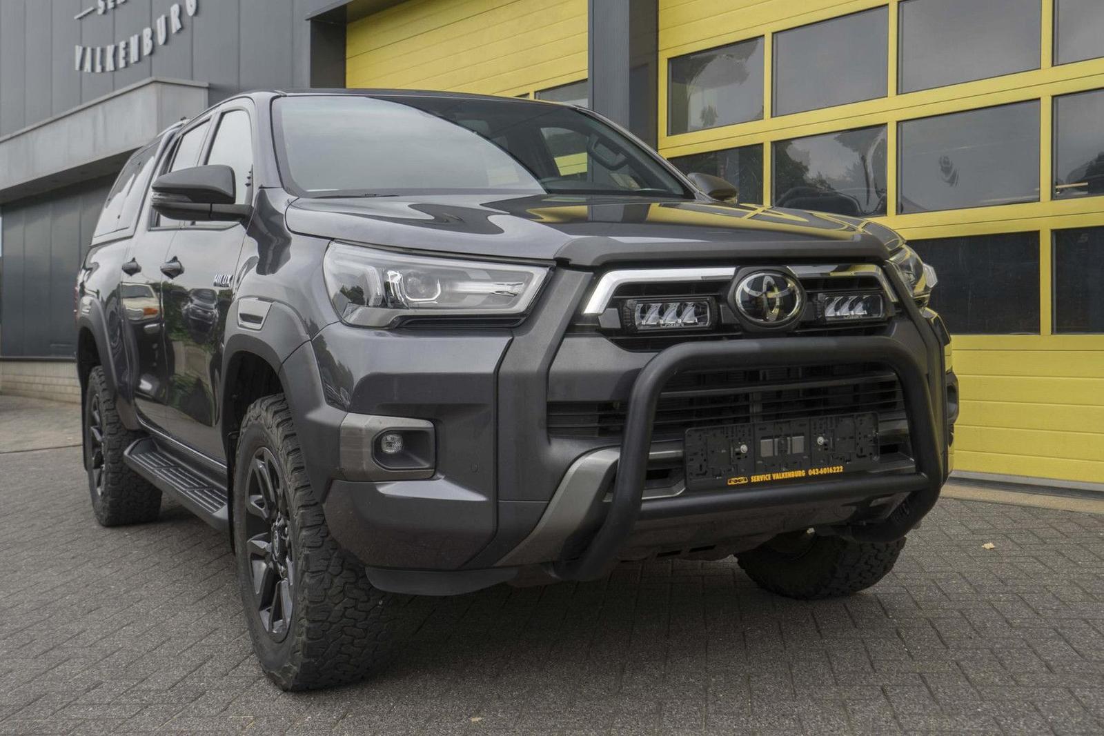 Toyota Hilux 2.8 D-4D Double Cab Invincible